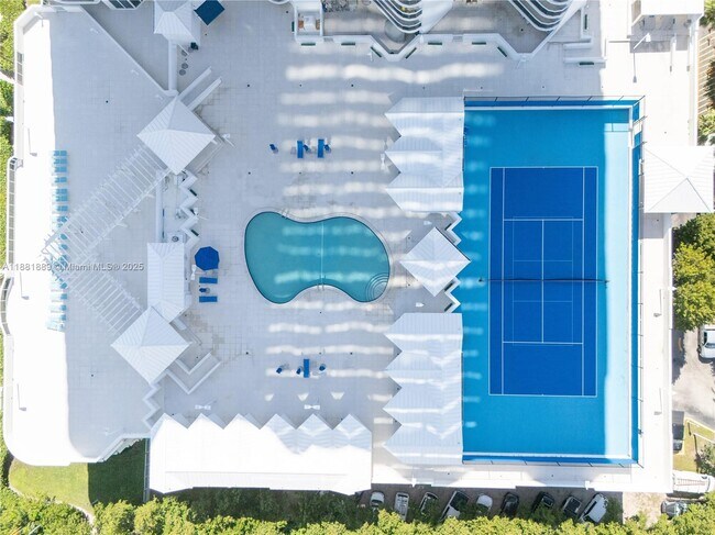 Foto del edificio - 16711 Collins Ave