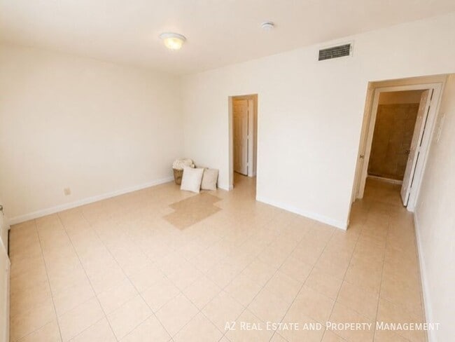 Photo - 1229 W Pierce St-2 Apartment