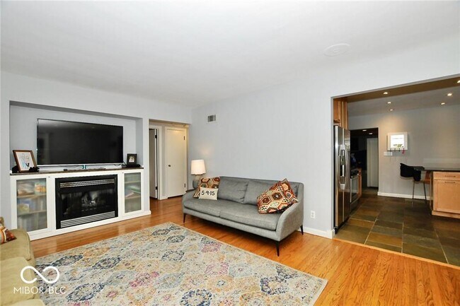 Foto del edificio - 5754 Primrose Ave