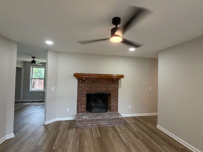 Foto del edificio - 157 Yardley Farms Ct
