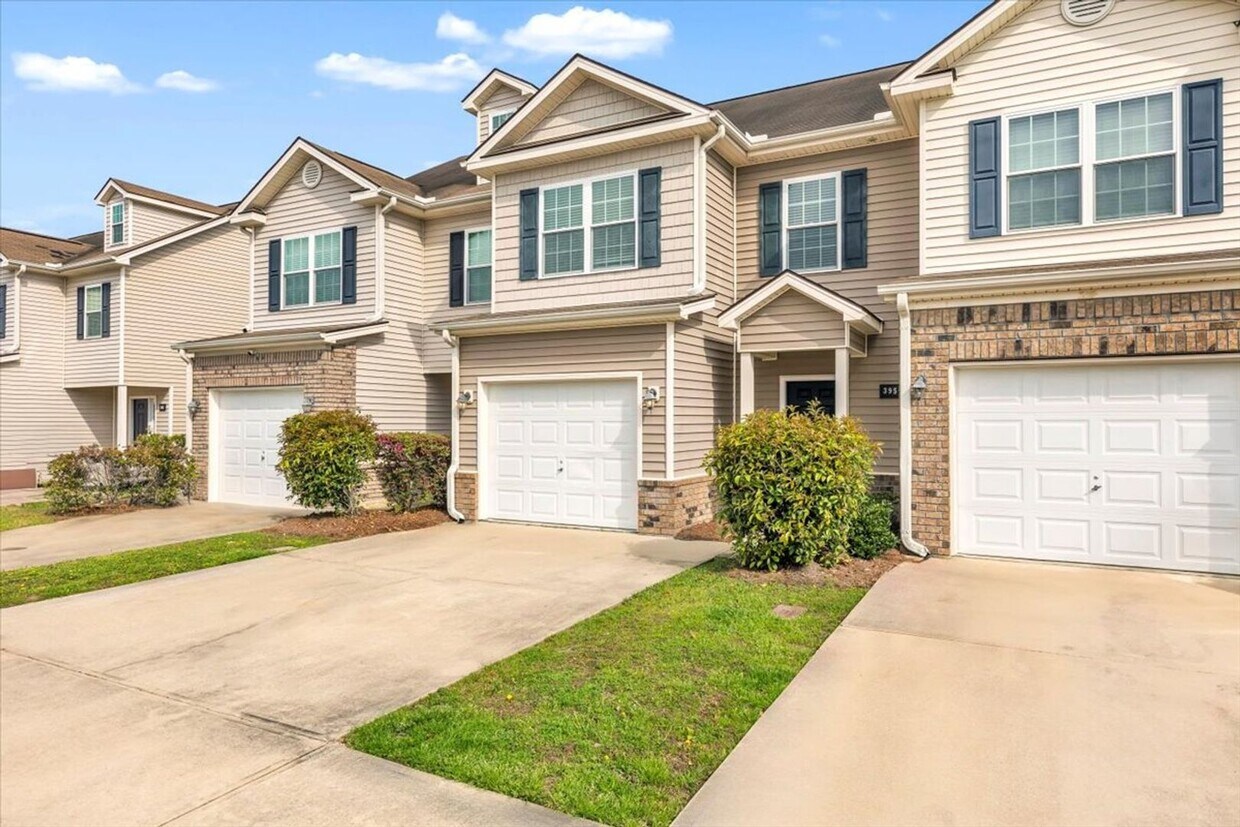 395 Canyon Oak Loop, Richmond Hill, GA 31324 Townhome Rentals in