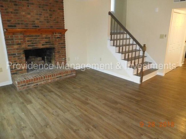 Building Photo - 1428 River Dr