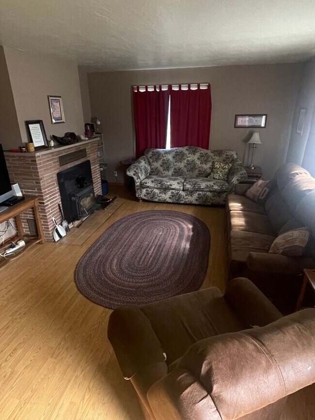 Building Photo - Totally Furnished 3bd 1ba Home
