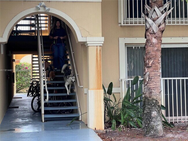 Foto del edificio - 9907 Westwood Dr