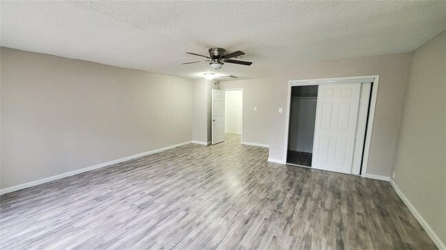 Building Photo - 8622 Valley Meadow Dr