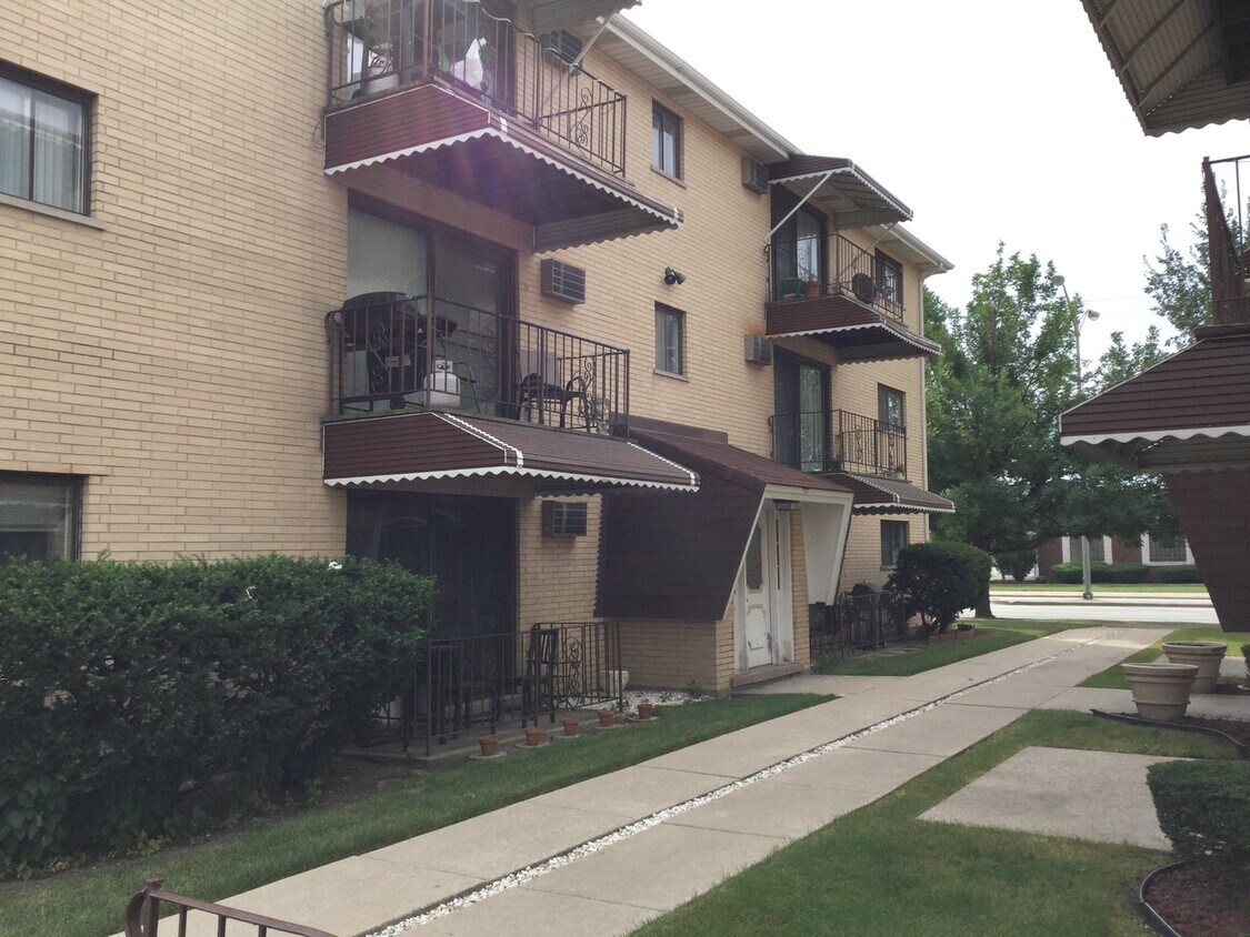 6330 W 63rd St Unit 6, Chicago, IL 60638 Condo for Rent in Chicago