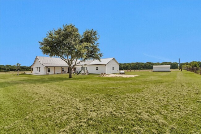 Building Photo - 7581 Cr333