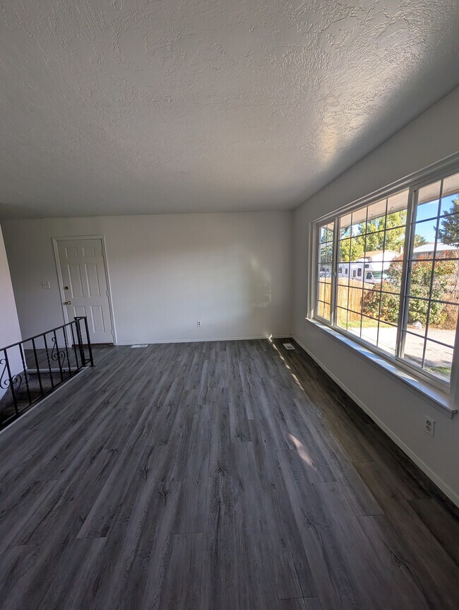 Foto del edificio - 377 Mattwood Dr
