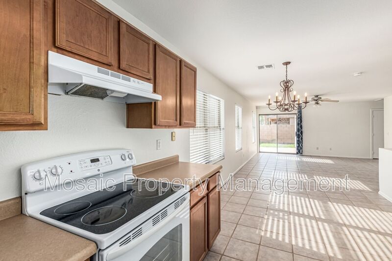 Primary Photo - 1543 S Danielson Way