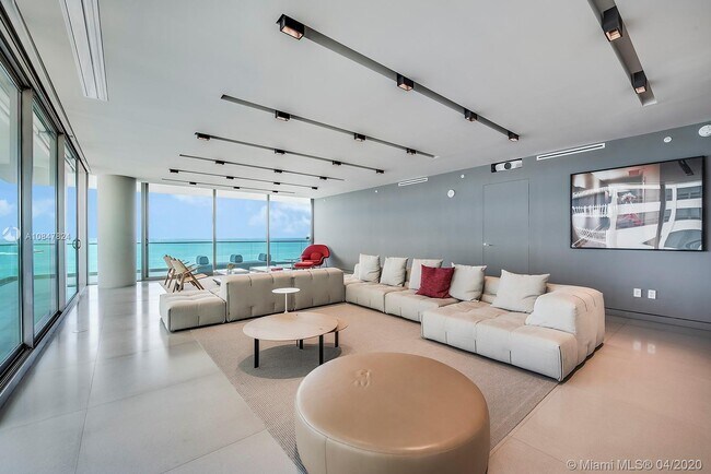 Foto del edificio - 10203 Collins Ave