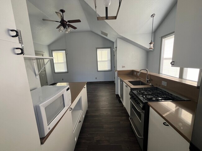 Kitchen - 9267 E 107th Ave
