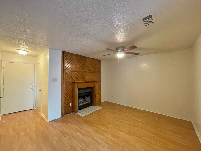 Building Photo - 208 Jason Dr