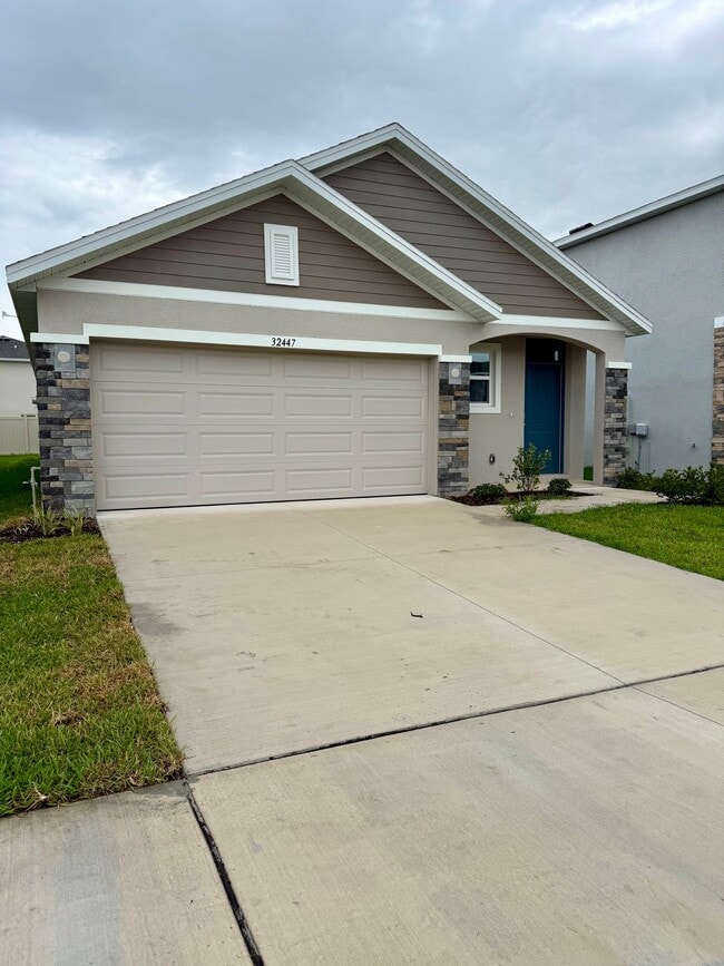 Building Photo - 32447 Weathered Oak Dr