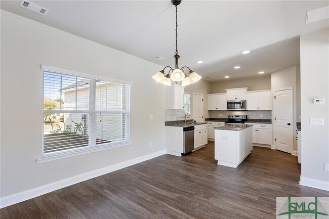 Building Photo - 612 Trellis Square