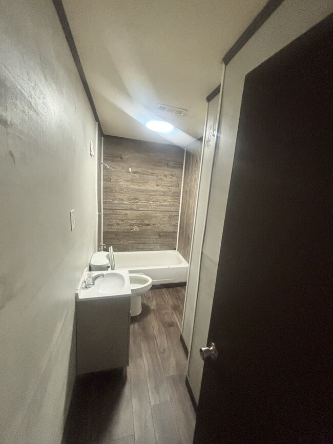 Building Photo - 301 College Ave