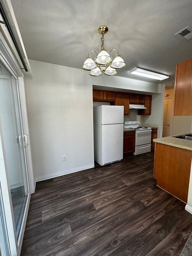 Building Photo - 2040 Lexis Ln
