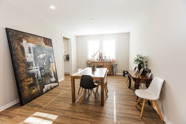Building Photo - Stunning and spacious 5-bedroom, 4-bathroo...