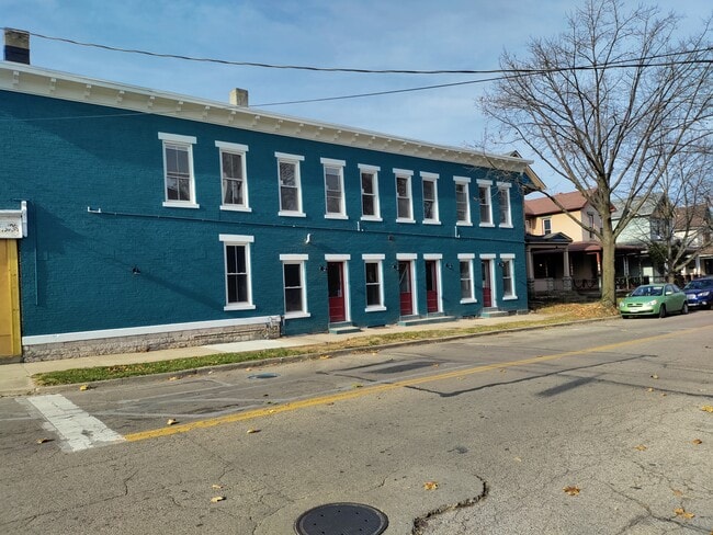 Building Photo - 2027 E 5th St