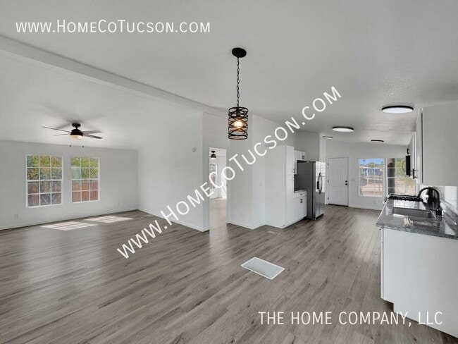 Photo - 2662 W Golda St House