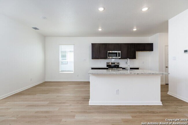 Building Photo - Beautiful Home in Hannah Heights!