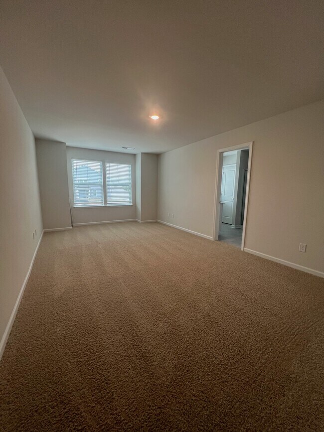 Foto del edificio - 1675 Hallview Ct