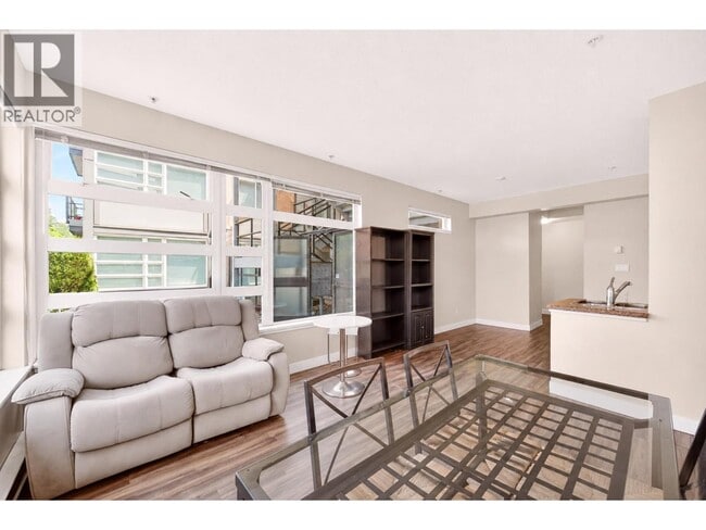 Building Photo - 5692 Kings Rd