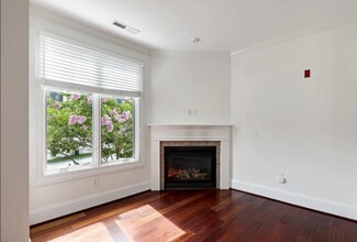 Building Photo - 400 W Rosemary St