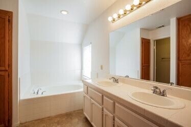 Building Photo - 8420 Honeycomb Way