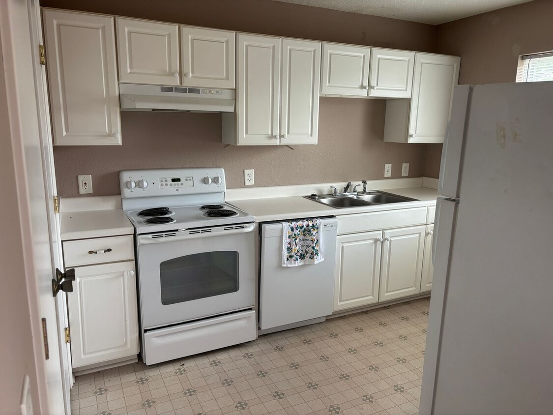 Primary Photo - 2 BEDROOM 1 BATH CONDO AT MYRTLE GREENS
