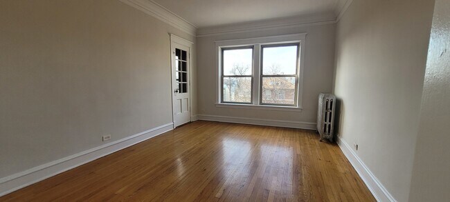 Building Photo - 7415 N Paulina St