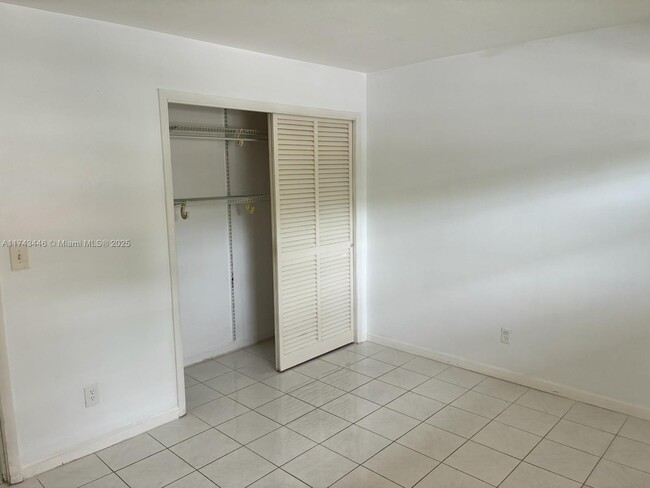 Foto del edificio - 1450 NE 191st St
