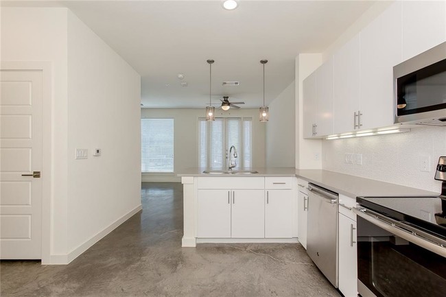 Building Photo - 431 Melba St