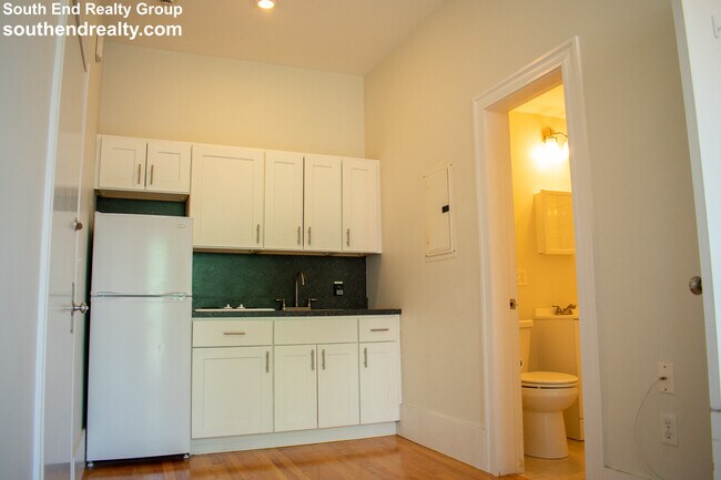 Foto del edificio - 485 E Broadway