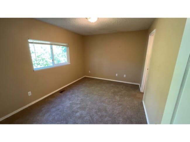 Building Photo - Nice one level living in Cheyenne Meadows