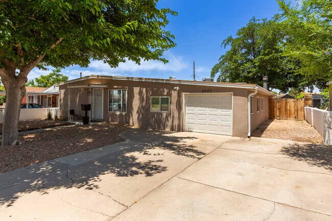Foto del edificio - 4601 Palo Duro Ave NE