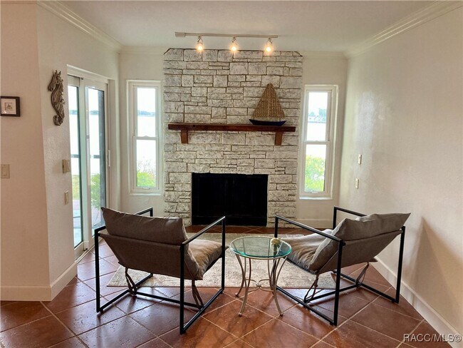 Building Photo - 373 NW 14th Pl