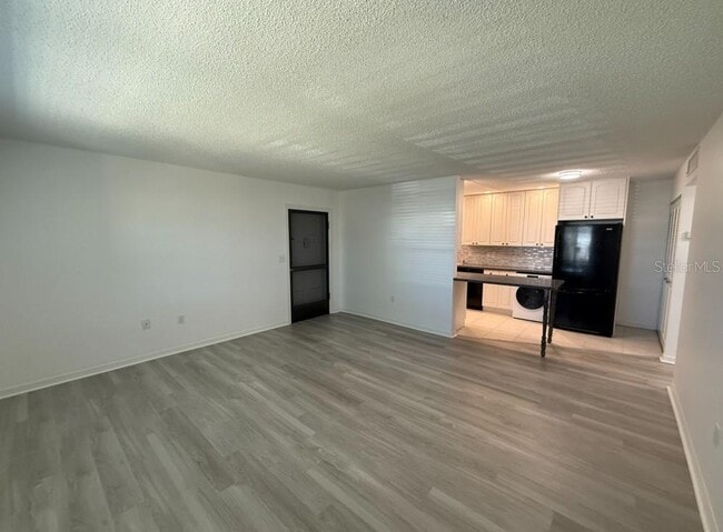 Building Photo - 5800 Hollywood Blvd