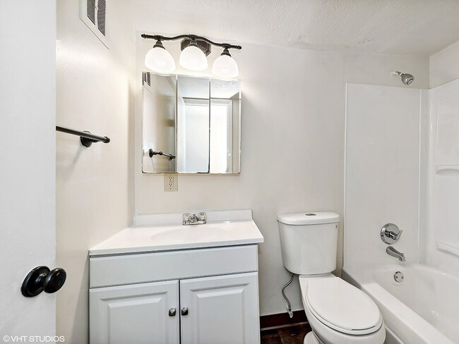 Clean Bathroom! - The Highlands of West Chester