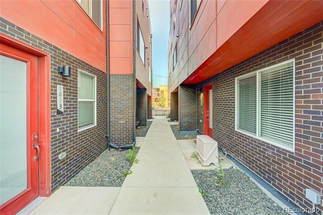 Building Photo - 1914 W 38th Ave