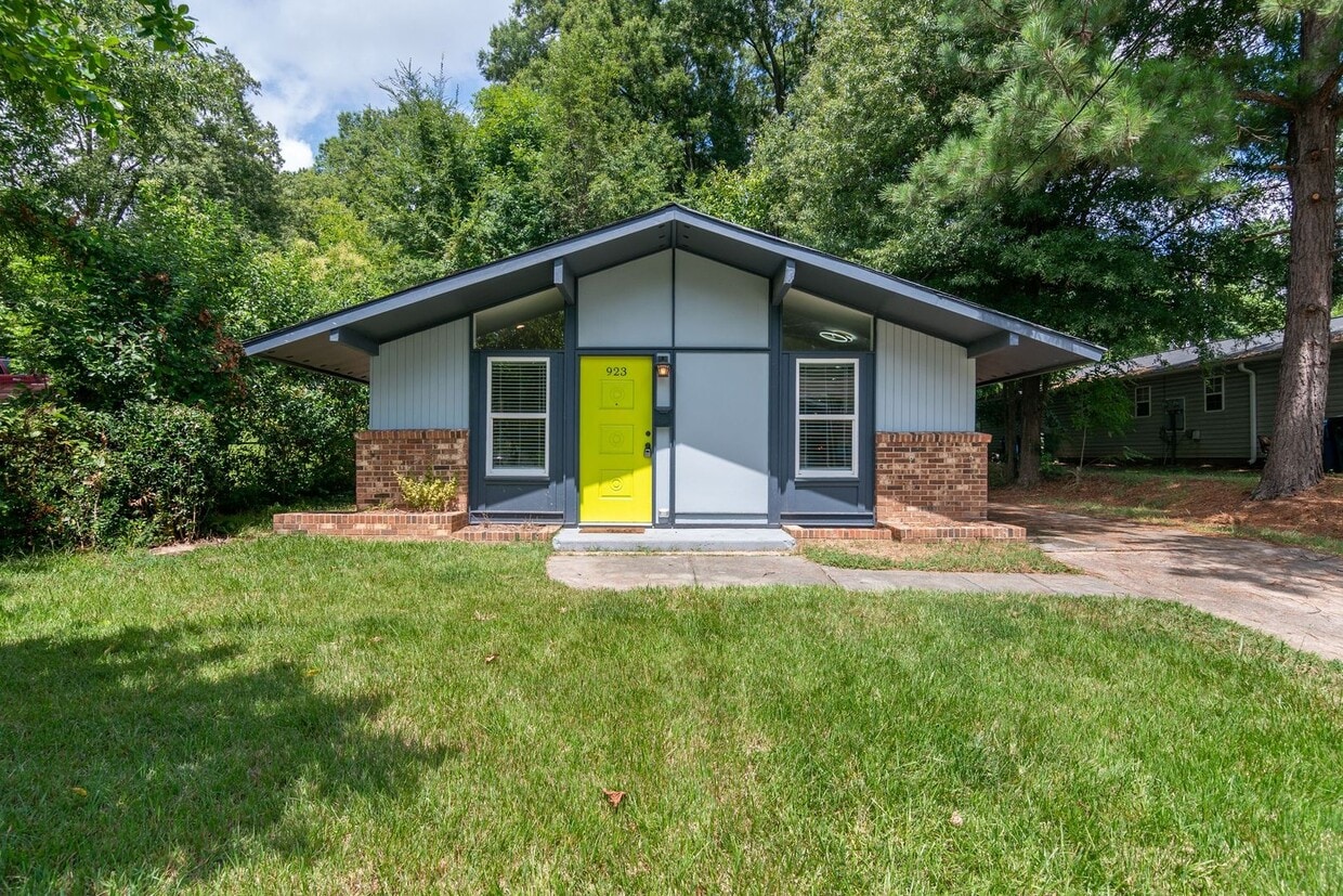 Stunning Renovation in East Durham! 2 Bedr... - Stunning Renovation in East Durham! 2 Bedr...