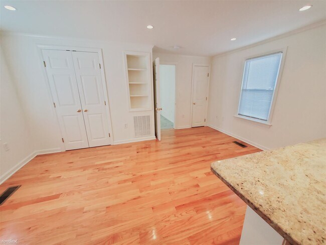Building Photo - 1 br, 1 bath Condo - 100 Center St # 1STFL