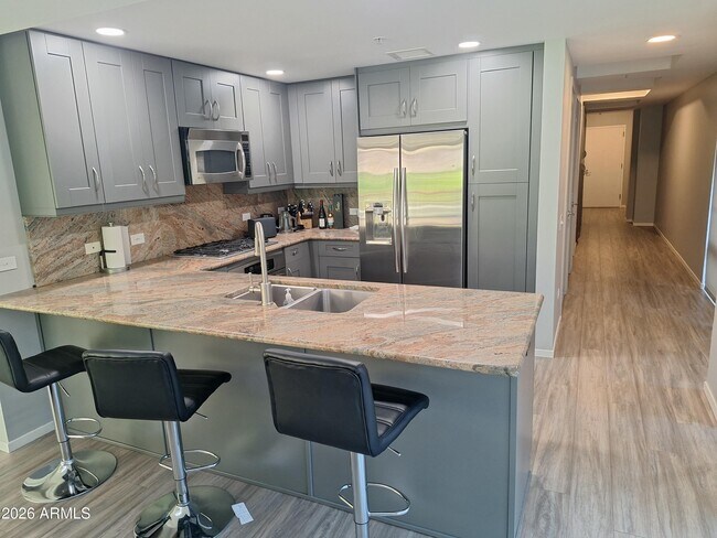 Foto del edificio - 7137 E Rancho Vista Dr