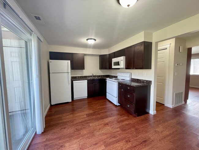 Foto del edificio - 1634 Cherry Ln