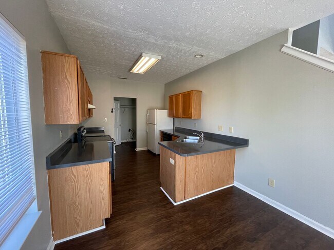 Foto del edificio - A Fantastic 3 bedroom 2.5 Bath home in Gre...