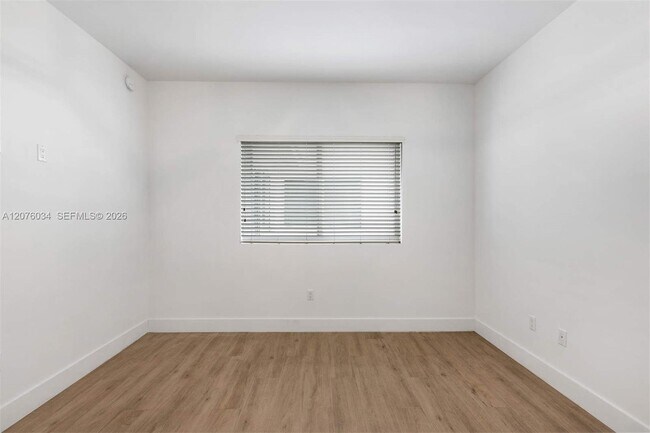 Foto del edificio - 624 Santander Ave