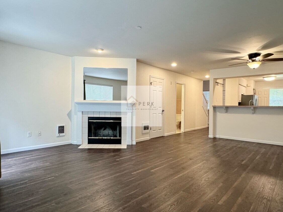 Primary Photo - Hyde Park - 2300 Renton