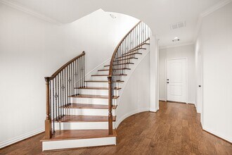 Building Photo - 7227 Laguna Villas