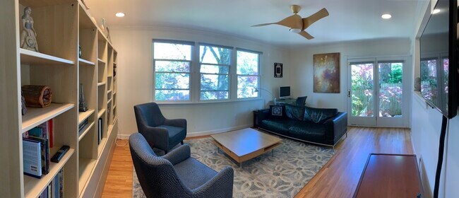 Building Photo - 3821 Denfeld Ave
