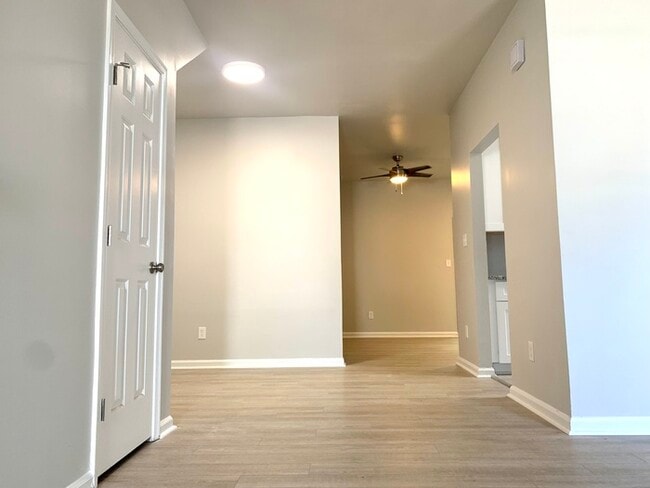 Building Photo - 3-Bedroom Townhome for Rent - Hampton, VA