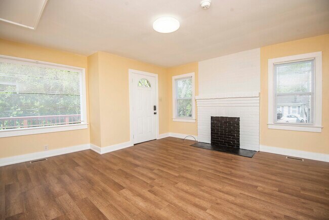 Foto del edificio - 4325 Strawberry Plains Pike